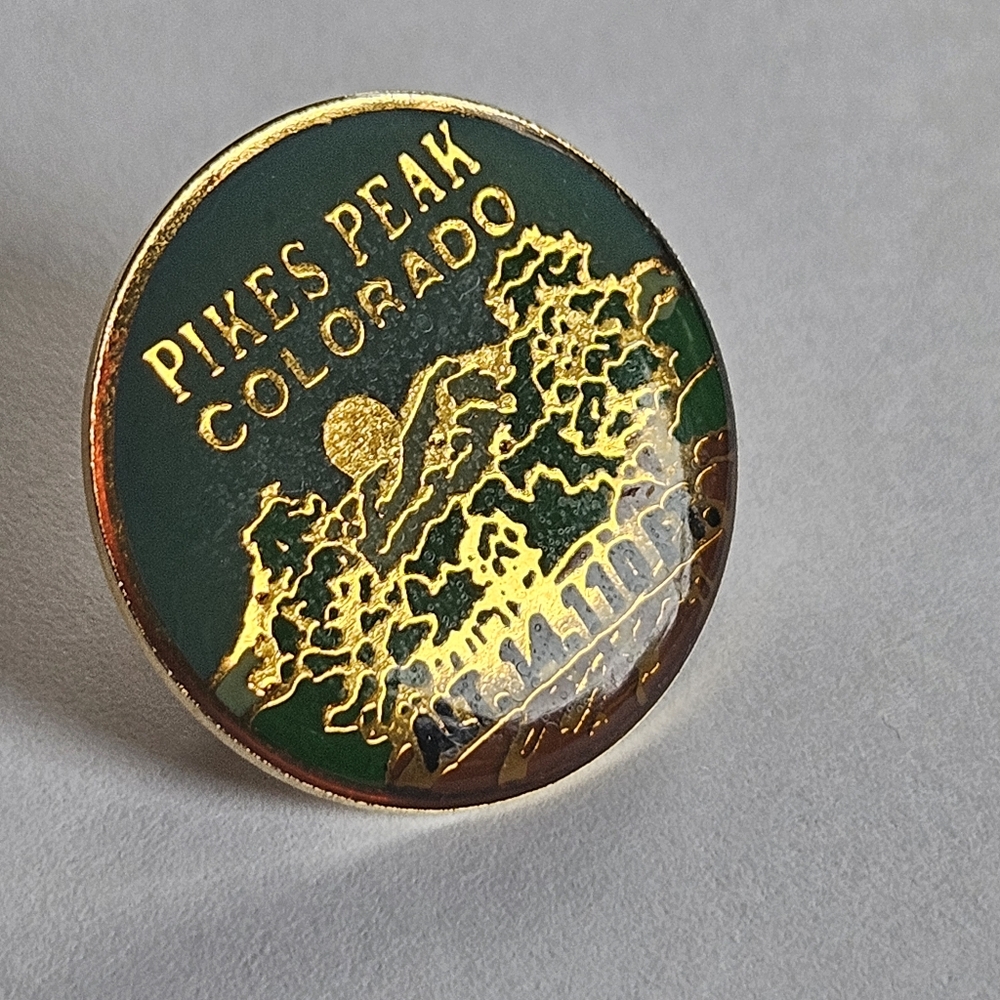 Pikes Peak Colorado Alt. 14,110 Ft Enamel Pin Pinback Hat Lapel Vintage